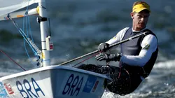 Robert Scheidt durante prova no Rio de Janeiro, em 2015 (Foto: Getty Images)