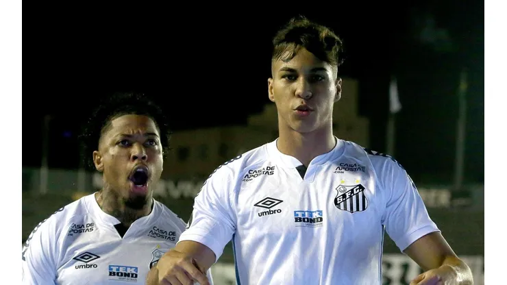 A chance de Kaio Jorge renovar com o Santos é quase 0. (Foto: Alexandre Schneider/Getty Images)