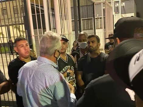 Em dia de protestos, direção explica o que segura Chamusca no cargo e se posiciona sobre Luxa