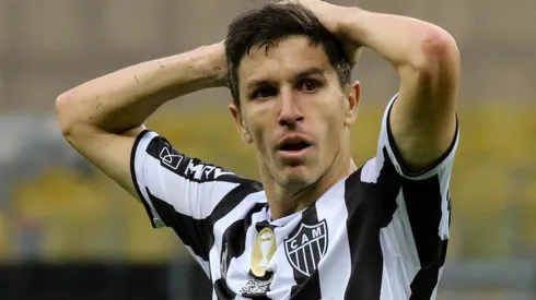 Nacho viajou com a delegação, mas sua presença na escalação é incógnita – Foto:Fernando Moreno/AGIF