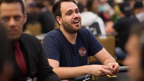 Bernardo Dias em ação durante etapa presencial do BSOP Brasília (Foto: Carlos Monti/Divulgação BSOP)