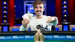 Yuri Martins é bivampeão da WSOP, ele venceu um evento presencial em 2019 e no ano ano seguinte foi campeão em etapa online (Foto: Jamie Thomson/Divulgação)