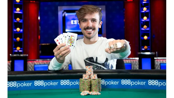 Yuri Martins é bivampeão da WSOP, ele venceu um evento presencial em 2019 e no ano ano seguinte foi campeão em etapa online (Foto: Jamie Thomson/Divulgação)