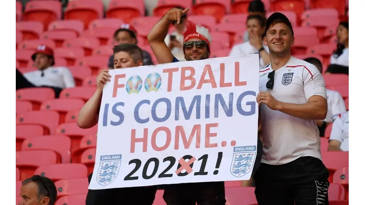 Pré-jogo de Itália x Inglaterra foi marcado por aglomerações e confusões