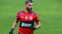 Thiago Maia em ação pelo Flamengo - Foto: Pedro H. Tesch/AGIF