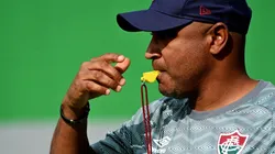 Roger Machado em ação em treinamento no CT Carlos Castilho – Foto: Flickr Oficial Fluminense Football Club – autor: Mailson Santana