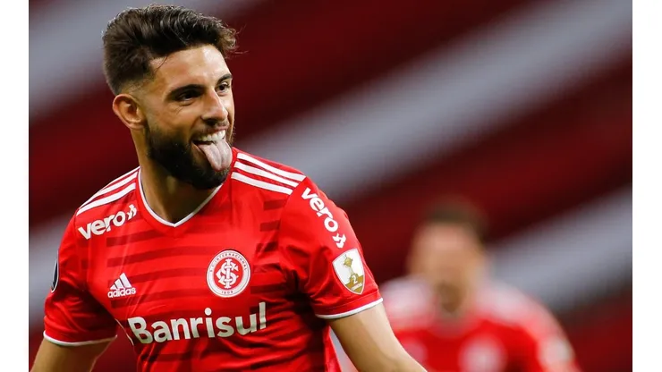 Yuri recebe cobiças do futebol europeu desde que atuava no Santos. (Foto: Silvio Avila/Getty Images)