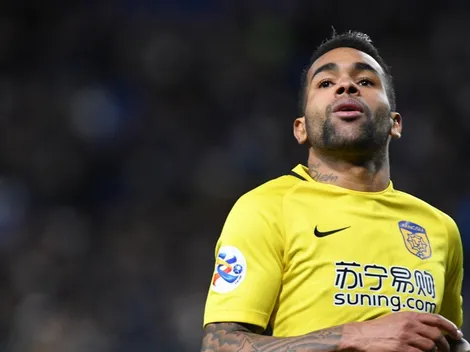 Besiktas expõe contrato de Alex Teixeira