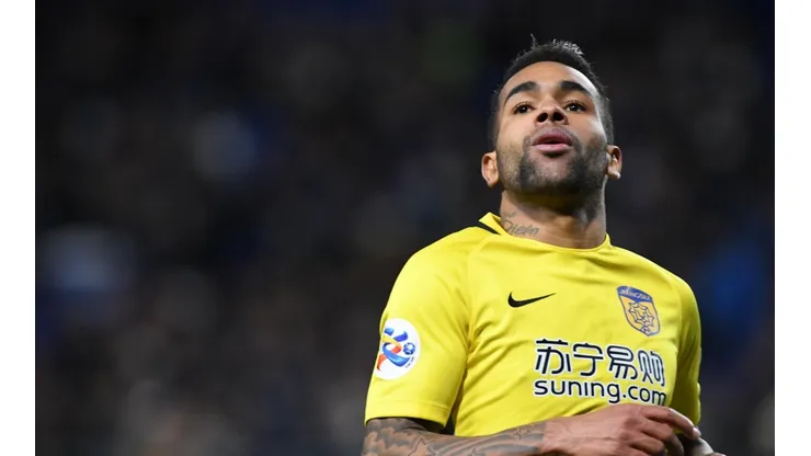 Alex Teixeira chegou a se reunir com Alexandre Pássaro. (Foto: Masashi Hara/Getty Images)