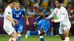 Itália e Inglaterra, em campo pela Euro 2012 (Foto: Getty Images)