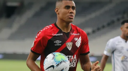 Erick: na mira do Santos para sequência do ano (Foto: Gabriel Machado/AGIF)