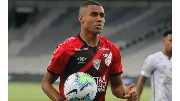 Erick: na mira do Santos para sequência do ano (Foto: Gabriel Machado/AGIF)