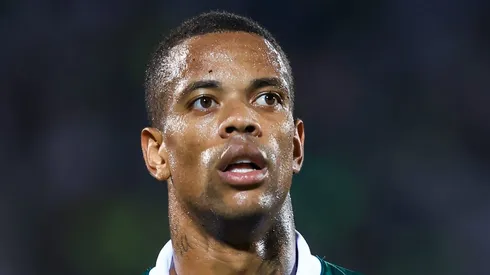 Caio Paulista durante partida contra o Santo André. Lateral é reserva no Verdão.