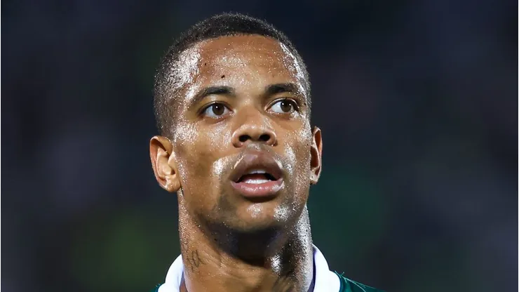Caio Paulista durante partida contra o Santo André. Lateral é reserva no Verdão.