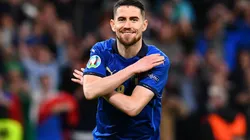 Jorginho comemora o gol de pênalti que deu a classificação à seleção italiana (Foto: Getty Images)