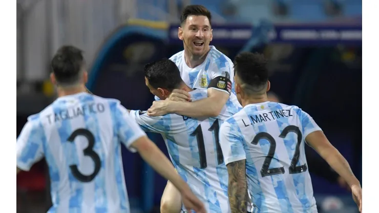 Argentinos comemoram gol na Copa América. (Foto: Getty Images)