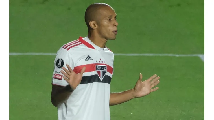 Miranda: não enfrenta o Inter (Foto: Marcello Zambrana/AGIF)