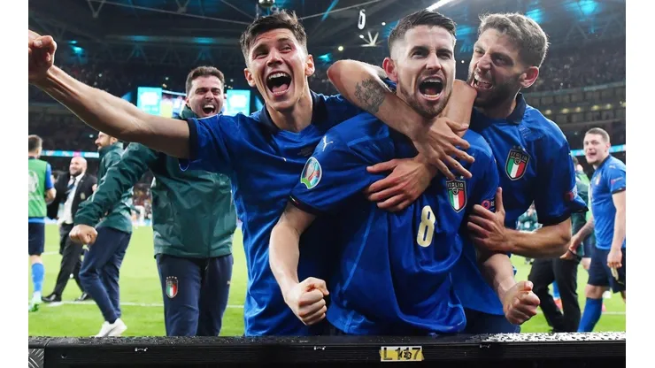 TV Globo comemora tanto quanto os italianos celebraram a classificação à final da Eurocopa (Foto: Getty Images)