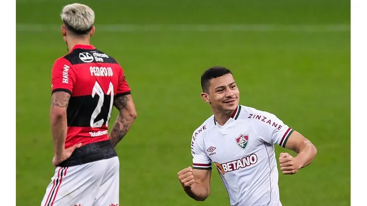 André comemora o gol que deu a vitória ao Fluminense (Foto: Marcello Zambrana/AGIF)