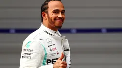 Lewis Hamilton renovou com a Mercedes por mais duas temporadas