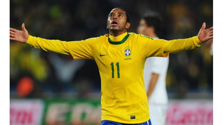 Robinho comemora gol diante do Chile na Copa do Mundo de 2010 (Foto: Getty Images)