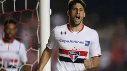 Calleri festeja gol com a camisa do São Paulo (Foto: Getty Images)