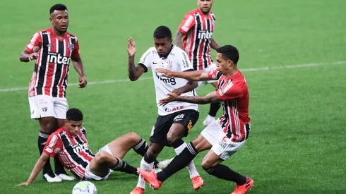 Corinthians e São Paulo, em campo pelo Brasileirão 2020 (Foto: Daniel Vorley/AGIF)