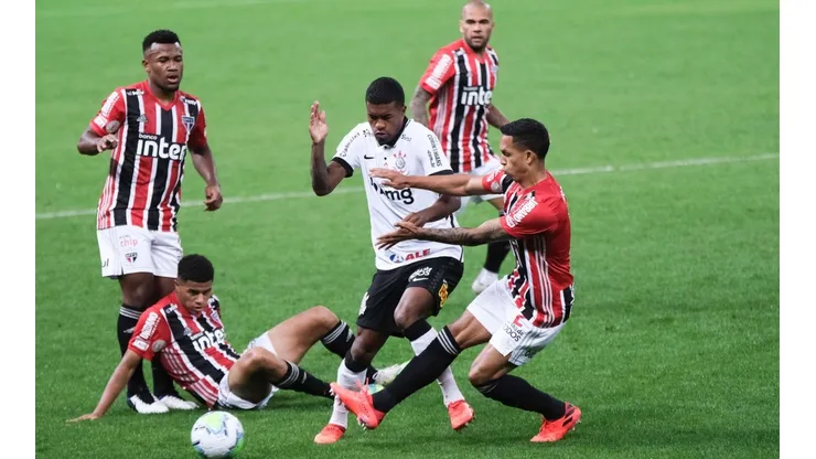 Corinthians e São Paulo, em campo pelo Brasileirão 2020 (Foto: Daniel Vorley/AGIF)
