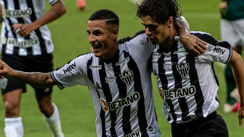 Arana e Dodô: laterais estão fora da partida (Foto: Alessandra Torres/AGIF)