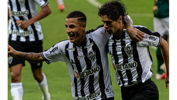 Arana e Dodô: laterais estão fora da partida (Foto: Alessandra Torres/AGIF)