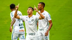 Kaio Jorge comemora gol pelo Santos
