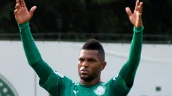 Atacante vem sendo disputado no mercado - Foto: Bruno Ulivieri/AGIF.