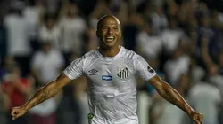 Carlos Sánchez em jogo pelo Santos