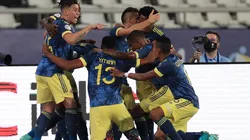 Jogadores colombianos comemoram o gol de Luis Díaz (Foto: Getty Images)