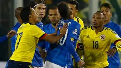 Treta entre brasileiros e colombianos na Copa América de 2015 (Foto: Mario Davila/Agencia Uno/AGIF)