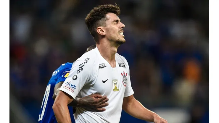 Danilo Avelar em partida pelo Corinthians