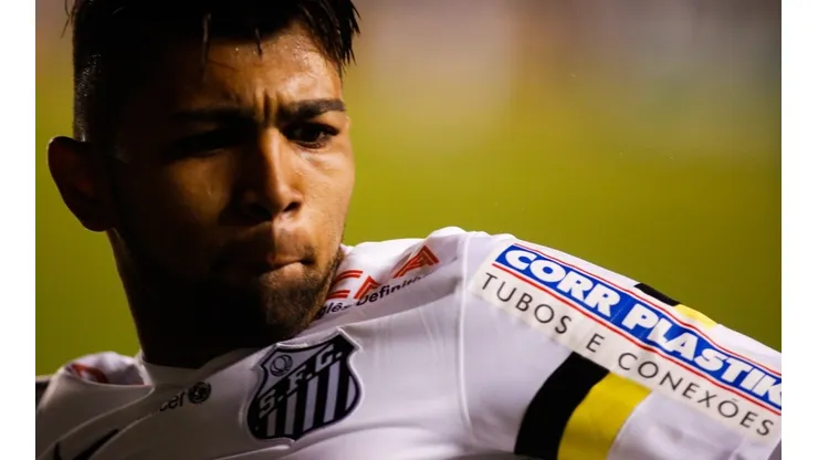 Gabigol com a camisa do Santos em 2014