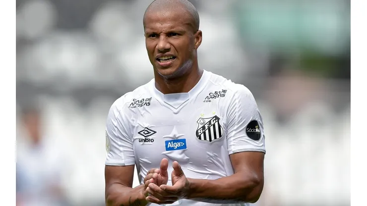 Sánchez deve retornar aos gramados após um longo período lesionado - Foto: Thiago Ribeiro/AGIF.