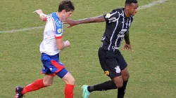 Corinthians multa Jô por usar chuteiras verdes em jogo do Brasileirão. (Foto: Walmir Cirne/AGIF)