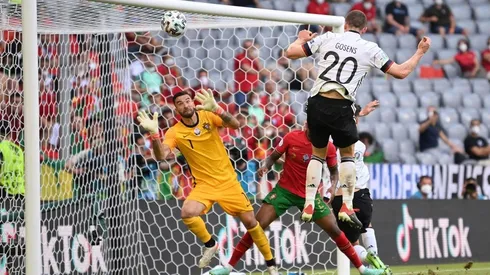 Vídeo | Gosens marca o quarto da Alemanha. Goleada em München