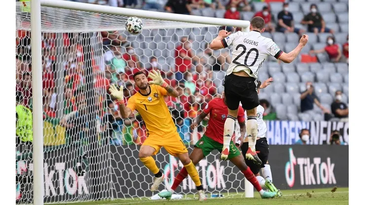 Vídeo | Gosens marca o quarto da Alemanha. Goleada em München
