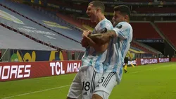 Guido Rodríguez comemora o gol que vai dando a vitória à Argentina (Foto: Getty Images)