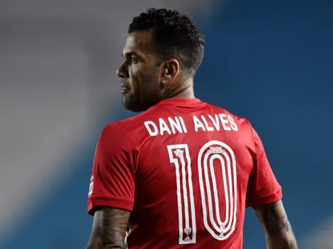Daniel Alves reclama do VAR em jogo do São Paulo: Na mão de incompetentes, não serve"