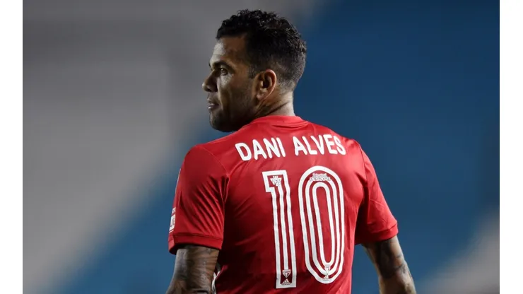 Daniel Alves reclama do VAR em jogo do São Paulo: Na mão de incompetentes, não serve".(Foto: Getty Images)