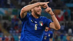 Locatelli comemora o gol que vai dando a vitória à Itália (Foto: Getty Images)