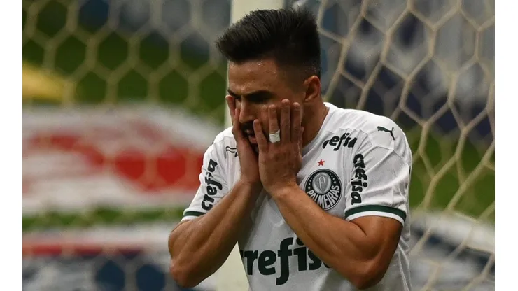 Atacante está incluso nos jogadores que devem ter salários diminuídos - Foto: Andre Borges/AGIF.