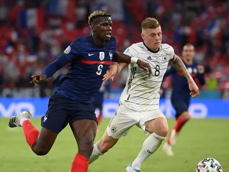 Assim como CR7, Pogba também tira garrafa da mesa durante entrevista coletiva