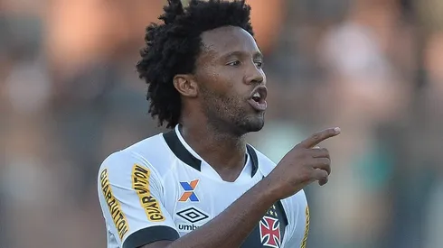 Vaz teve passagem até certo ponto apagada pelo Vasco - Foto: Pedro Martins/AGIF.