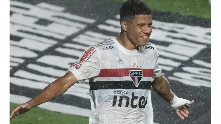 Sara é um dos jogadores que podem ser negociados - Foto: Marcello Zambrana/AGIF.