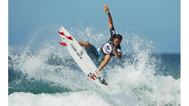 O sul-africano Jordy Smith em ação (Foto: Getty Images)